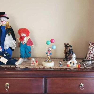 1210 â€¢ Clown Figurines, Dolls, and Stirrups Includes Victoria Collectibles, Boyds Bears and Friends, Clowning in America, and More