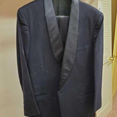 #2636 â€¢ Matching Men's Blazer and Suit Pants