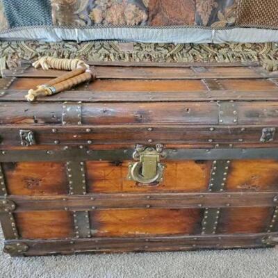 #1232 â€¢ Vintage Trunk And Jumprope Measures Approx 31"x17"'x19". 