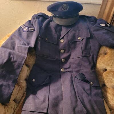 This looks like it could be WWII Air Force uniform, the dog tags that were in the same locker are from that time, I'm sure some military...