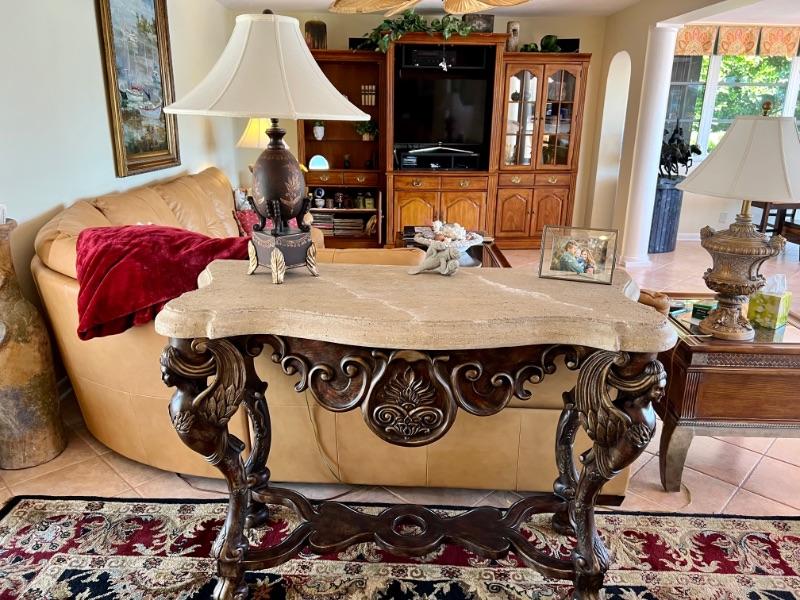 Vina Del Mar Moving Sale