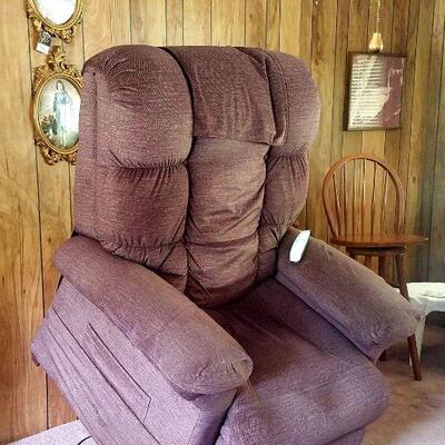 Very Nice, large lift chair. Great working condition