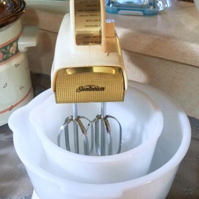 Vintage Sunbeam Mixmaster with bowls. Rare Gold Edition.