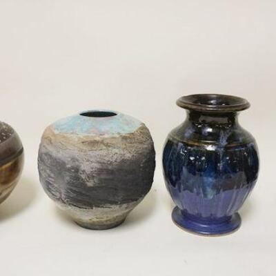 1121	CONTEMPORARY ART POTTERY VASES, GROUP OF 4, ARTIST SIGNED. LARGEST APPROXIMATELY 11 IN HIGH
