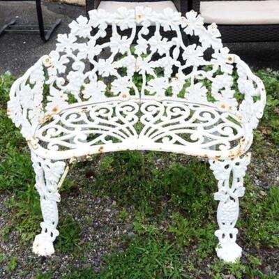 1151	ANTIQUE ORNATE HEAVY CAST IRON SETTEE, APPROXIMATELY 32 IN X 29 IN HIGH
