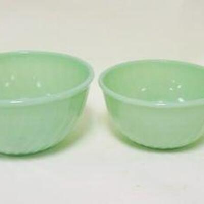 1113	VINTAGE JADITE FIRE KING MIXING BOWLS, 3 PIECE NEST AND 1 NON MATCHING. LARGEST APPROXIMATELY 9 1/4 IN X 5 IN HIGH
