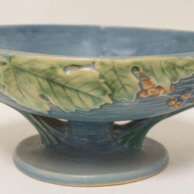 1232	ROSEVILLE BUSHBERRY CONSOLE BOWL, HAS A FLAKE ON THE RIM, 12 1/2 IN ACROSS THE HANDLES
