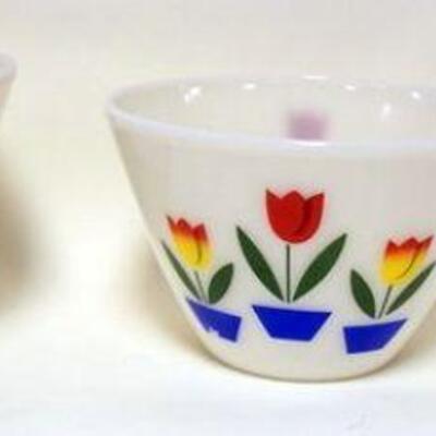 1116	FIRE KING TULIP MIXING BOWLS, NEST OF 3. LARGEST APPROXIMATELY 9 1/2 IN X 6 IN HIGH, SOME WEAR
