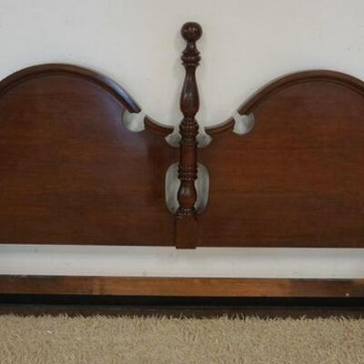 1187	THOMASVILLE KING SIZE CHERRY HEADBOARD W/TURNED COLUMN SIDES & DOUBLE ARCH
