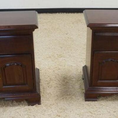 1188	PAIR OF THOMASVILLE CHERRY NIGHTSTANDS, 2 DOOR, ONE DRAWER, APPROXIMATELY 25 IN X 16 IN X 26 IN HIGH
