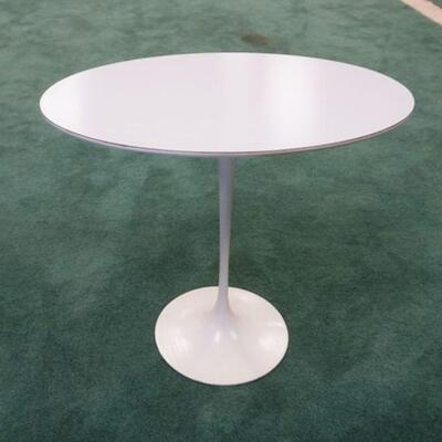 1036	SAARINEN FOR KNOLL MIDCENTURY MODERN OVAL STAND, APPROXIMATELY 22 1/2 IN X 15 IN X 12 1/5 IN HIGH
