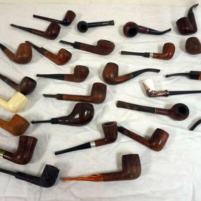 1081	GROUPING OF VINTAGE PIPES
