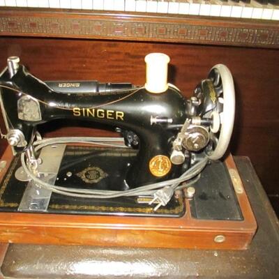 SINGER FEATHERWEIGHT SEWING MACHINE  