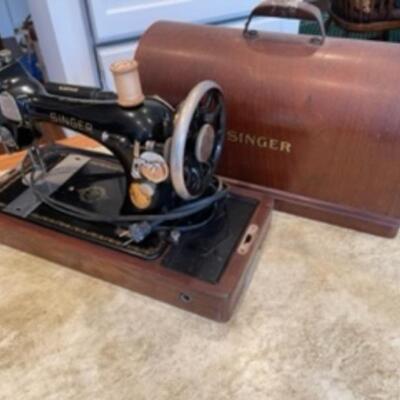 Singer Sewing Machine 