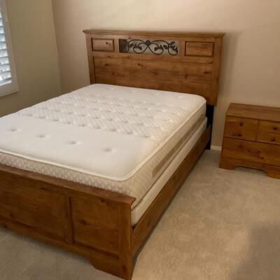 Like new Queen Bed set