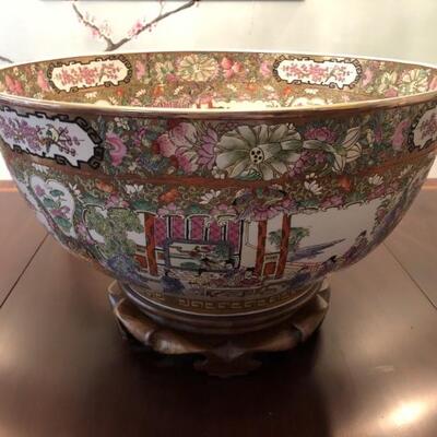 Chinese Rose Medallion Centerpiece Bowl on Stand