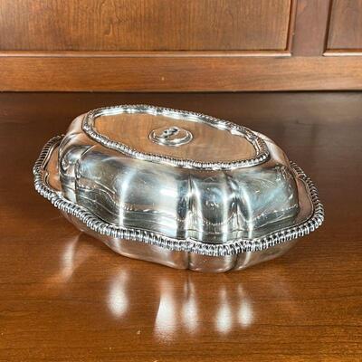 TIFFANY & Co. ENTREE DISH | Silver soldered lidded entree / serving dish by Tiffany & Co. Makers with braided edges; l. 11 in. [missing...