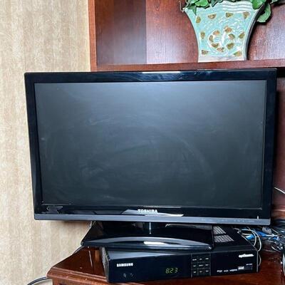 TOSHIBA 24 IN. TV | Toshiba TV Model No. 24SL410U; tested and works