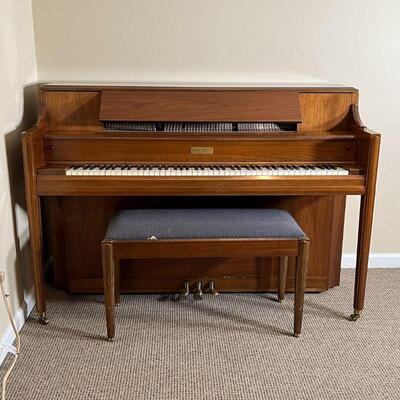 MASON & HAMLIN PIANO | Circa 1963, Mason & Hamlin upright 88-key piano with cushioned bench, no. H 67913; h. 41 x 59 x 23 in.