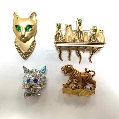 Part collection of costume jewelry