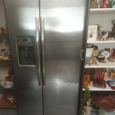 Stainless Fridge CLEAN! Now $325 after discount 