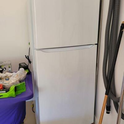 FOR SALE NOW! Sleek White LG LTCS20020W Refrigerator Freezer 30. in. 20 cu.ft. White w/ Reversible Door ($295)