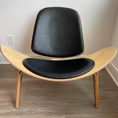 2 Modern Design Wood Lounge Chair * Hans Wegner Shell Chair replica?