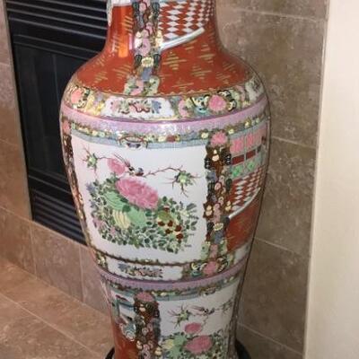 Chinese Decorative Vase42