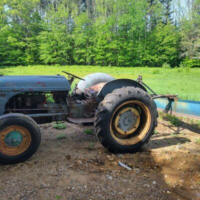 Ford tractor with grader..runs and drives works as it should