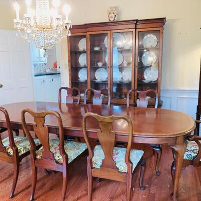 FORMAL DINING TABLE WITH 8 CHAIRS AND MATCHING CHINA CABINET