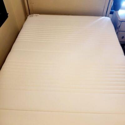 Queen box spring & mattress 