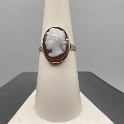 10k Gold Ring with Cameo , Size 6.5, 3.16 Grams