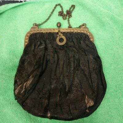 https://www.ebay.com/itm/125331204599	LB3038 VINTAGE CLOTH HAND BAG PURSE WITH CHAIN		BIN	 $19.99 
