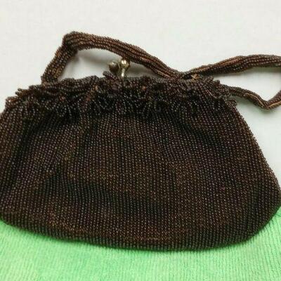 https://www.ebay.com/itm/125331204604	LB3034 VINTAGE BEADED HAND BAG PURSE , MADE IN JAPAN		BIN	 $19.99 
