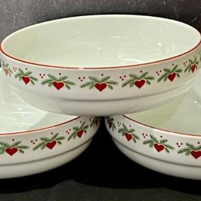 Three Porsgrund 8" Hearts and Pines Shallow Round Serving Bowls. All three in very good condition. Measuring 8" x 2.5" 