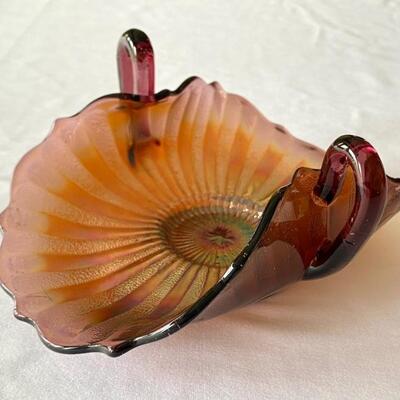 Beautiful Carnival Glass Fenton Smooth Rays Iridescent Purple Bowl measuring about 7.25" x 3" 