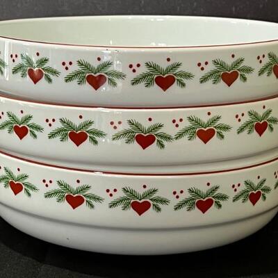 Three Porsgrund 8" Hearts and Pines Shallow Round Serving Bowls. All three in very good condition. Measuring 8" x 2.5" 