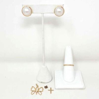 #866 • 14K Gold Jewelry, 10.4g. Includes Pearl Earrings in Box, Pendants, and a Band Band Size: 8 Weighs Approx: 10.4g.
