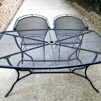 Outdoor metal table with 2 chairs