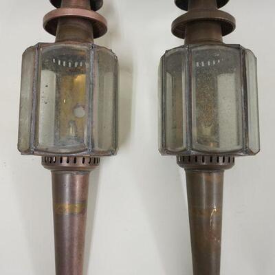 1275	PAIR OF BRASS CARRIAGE LANTERNS, APPROXIMATELY 17 IN HIGH

