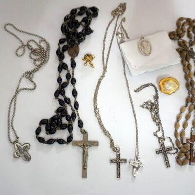 1301	LOT OF RELIGIOUS JEWELRY INCLUDING ROSARIES
