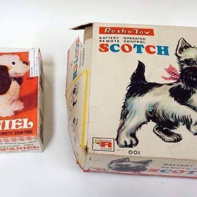 1261	LOT OF 2 VINTAGE BATTERY OPERATED TOYS, DOGS
