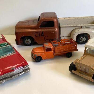 1960 Bandai cadillac friction toy.  Very good condition.