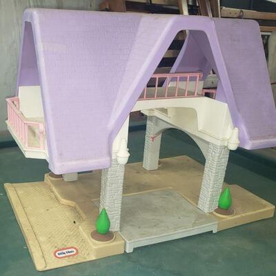 Little Tikes doll house. 