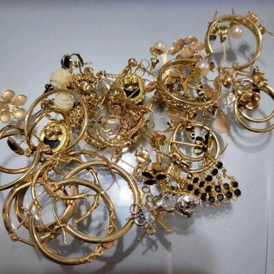 14k Gold Earrings Sold as a Lot- 26 Pair - Not Scrap, All Nice Pieces!