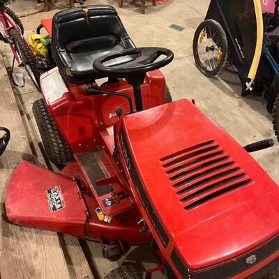 TORO Wheel Horse 210-5 5 Speed Riding Lawn Mower/Tractor with Mower Deck
