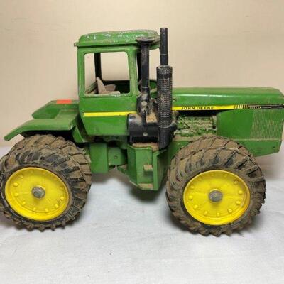 Ertl Diecast John Deere Tractor