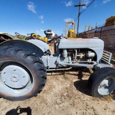 #1060 â€¢ Ford Tractor: 