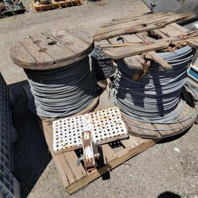 #21600 â€¢ 2 Spools Of Cable, 1 Spool Of Barbwire, And Hitch Step
