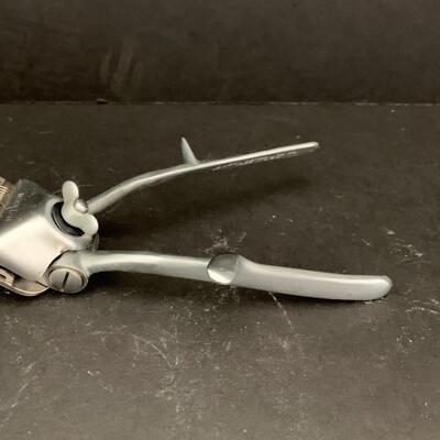 Vintage Model B Hand Held Beard Trimmer